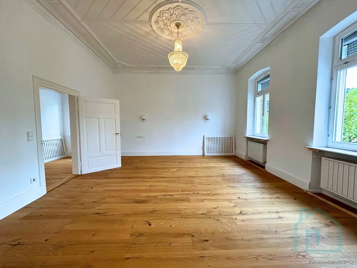 Altbauwohnung mit Stuckdecke und Parkett