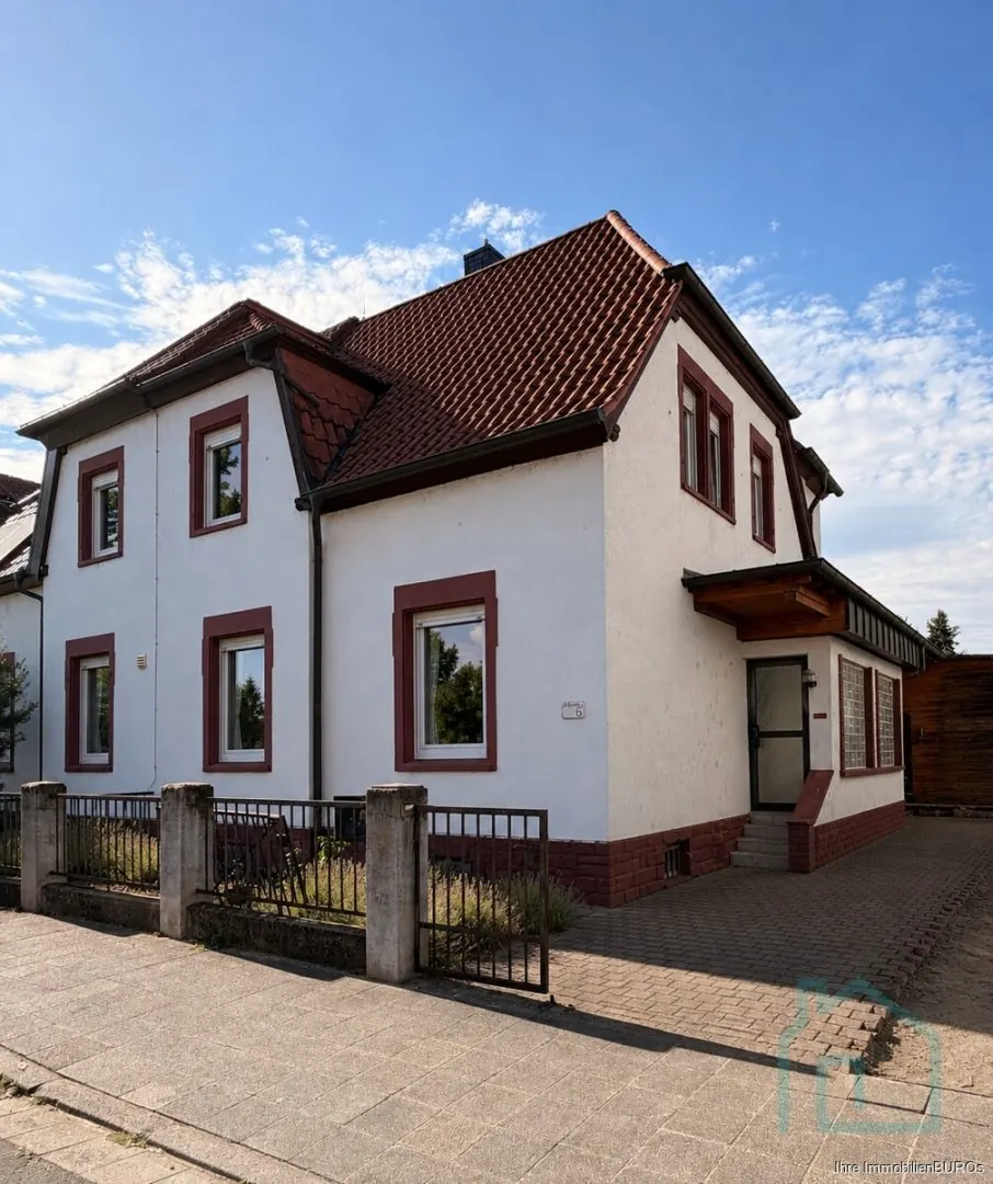 Einfamilienhaus mit rotem Ziegeldach in Frankenthal-Lauterecken
